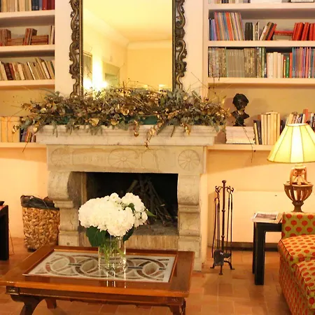 לינה וארוחת בוקר Casa Freda 4*